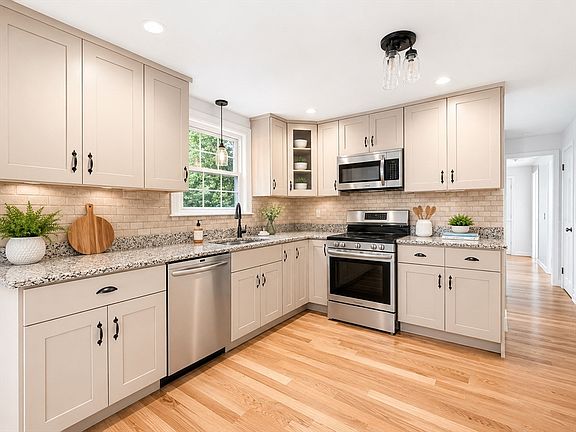 3rd image of 14 Appletree Rd