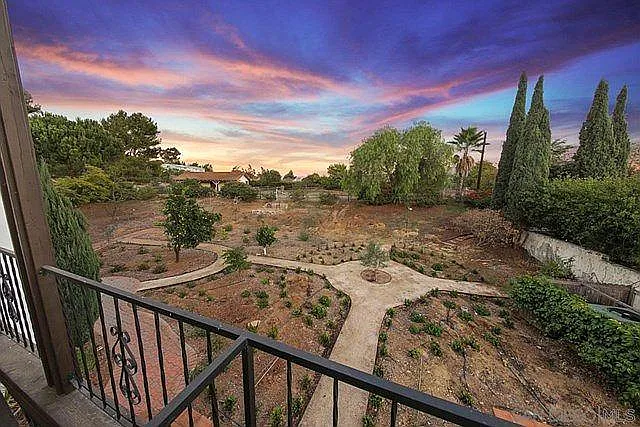 2910 Hill Valley Dr — Photo 4