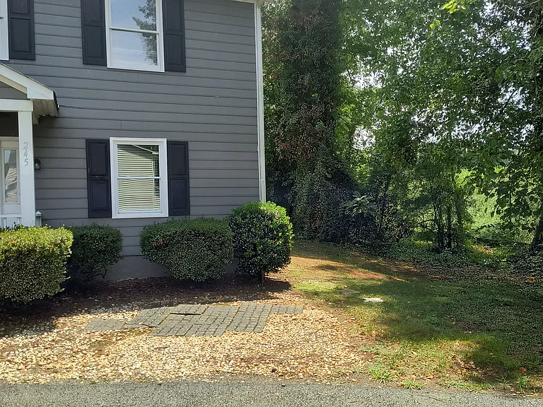 245 Guinevere Ct — Photo 3