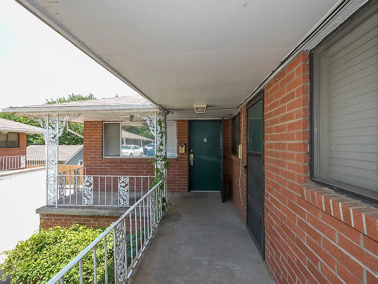 1401-1403 S Frisco Ave — Photo 3