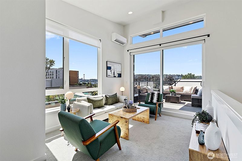 5th image of 2624 Eastlake Avenue E #A