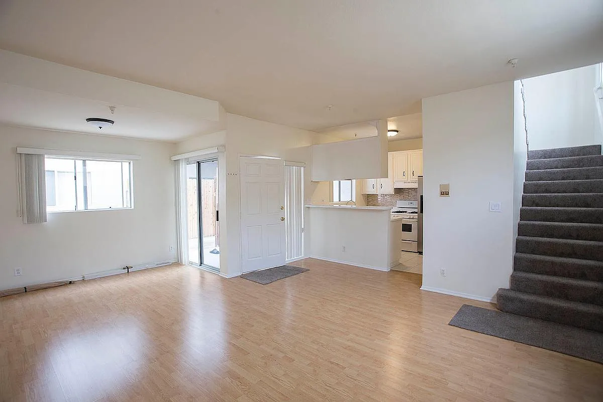 2 bed, 1.5 bath, 1050 sqft, $3,100 — Photo 4