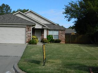 10445 Fairfax Ln, Yukon, OK 73099