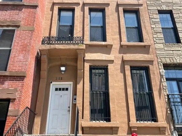 121 Lewis Ave, Brooklyn, NY 11221