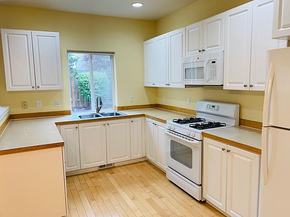 3rd image of 225 NE 57th Ave