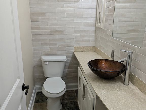 4th image of 1401 Houston St