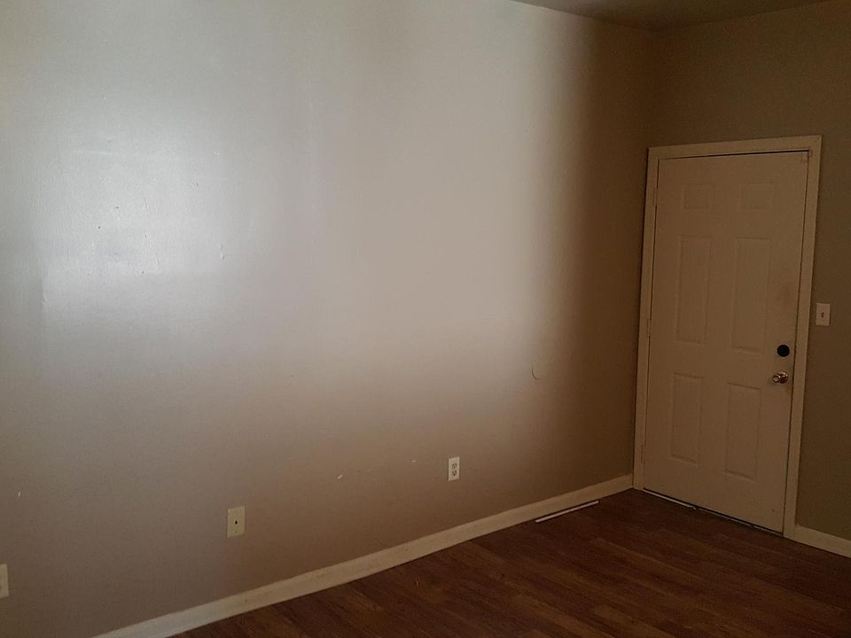 2nd image of 700 E 7th St APT 1