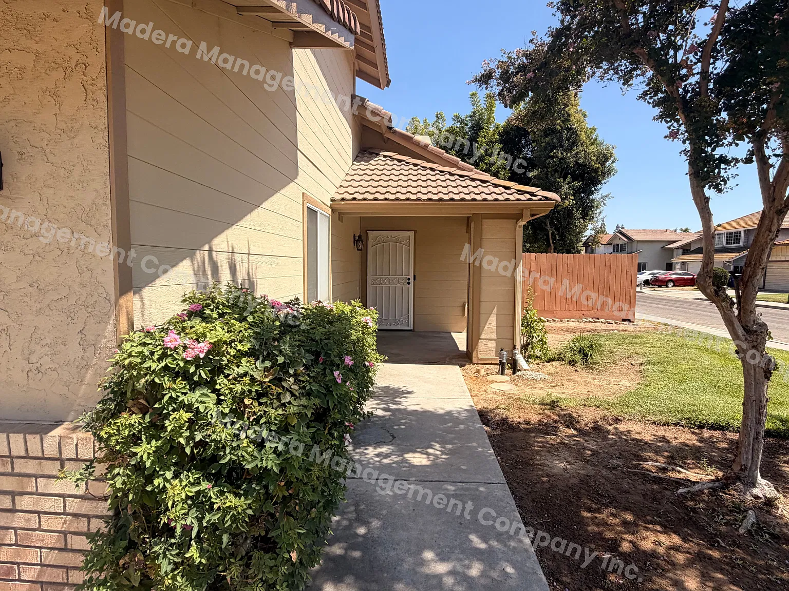 3 bed, 2.5 bath, 1328 sqft, $2,500 — Photo 3