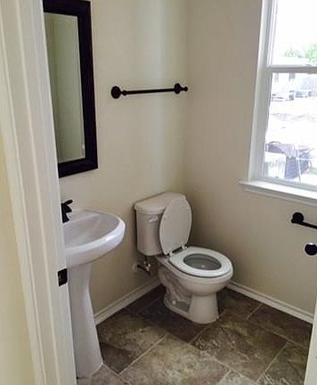 4th image of 1409 Berlin Ln