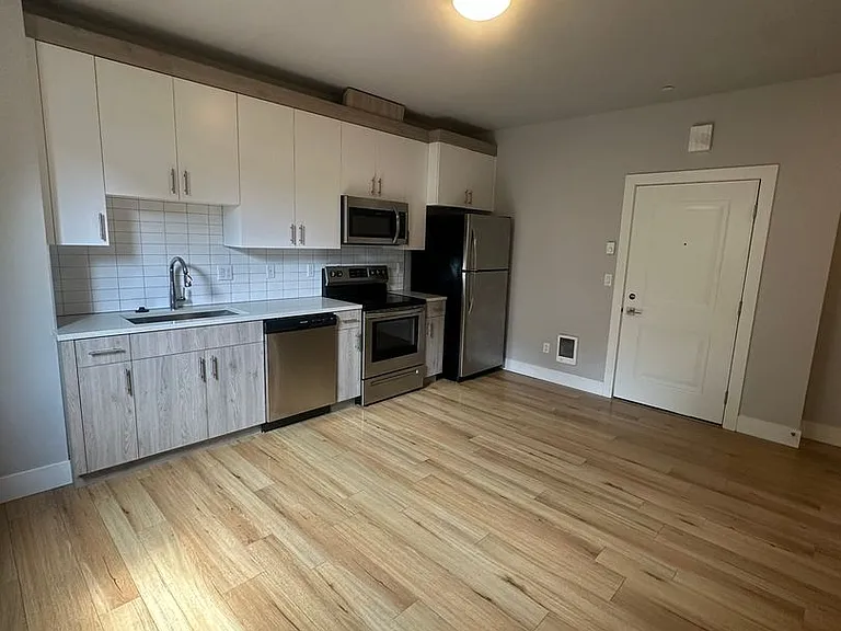 436 NE Stafford St #9 — Photo 4