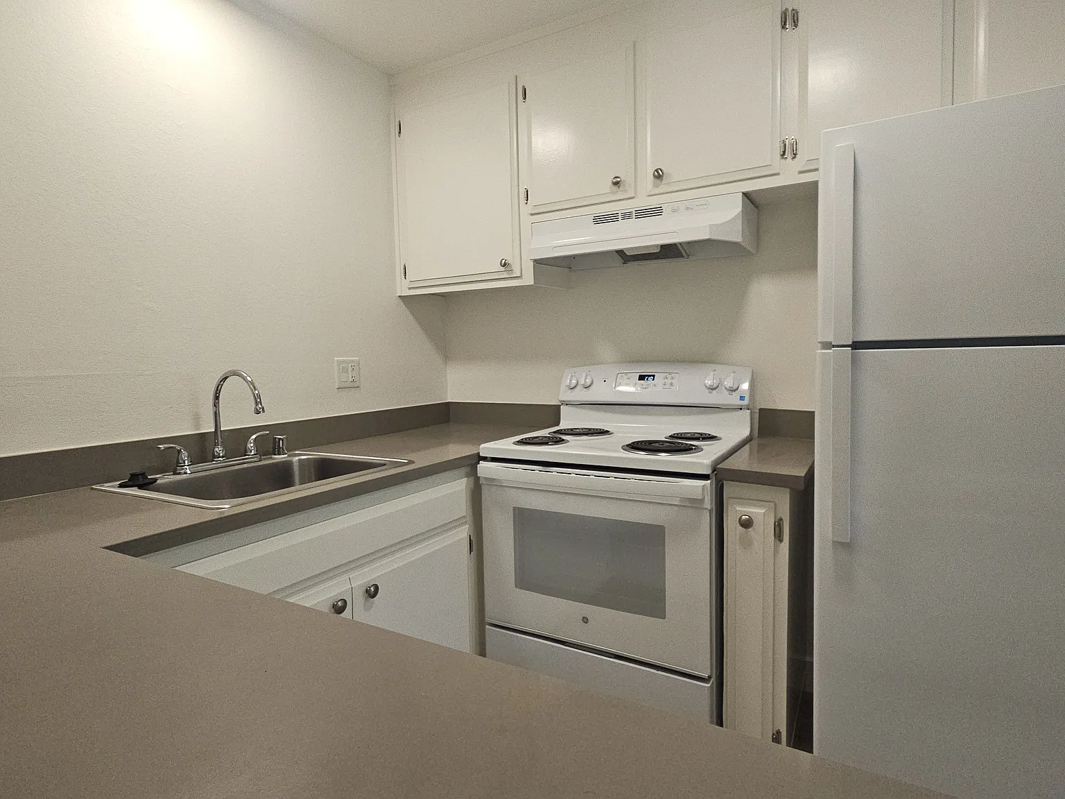 2 bed, 900 sqft, $2,800 — Photo 3