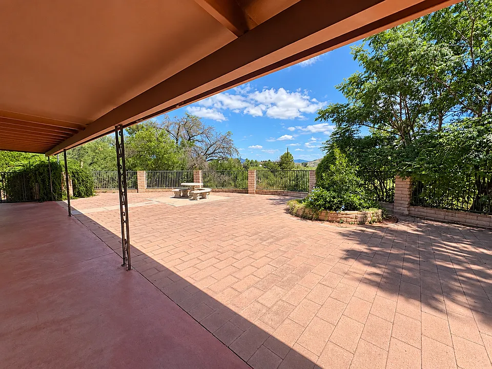 1331 E Placita Rebecca