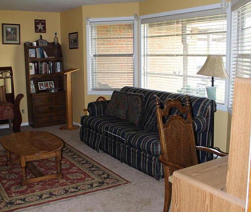 5th image of 707 N Donley Ave