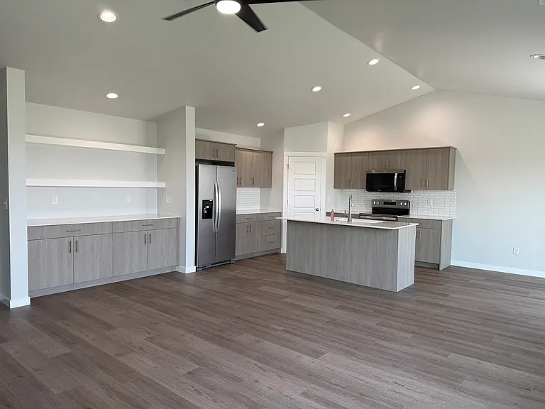 2450 W Clegane Ct — Photo 9