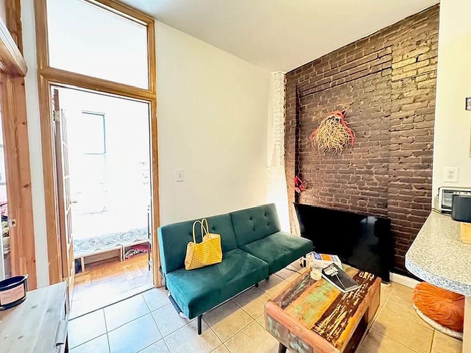 1st image of 305 E 6th St APT 6A