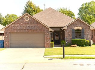 2818 Coldbrook Ln, Edmond, OK 73003