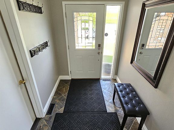 4th image of 15 Paquette Pl