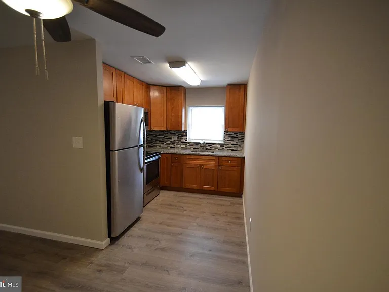 311 E 4th St #1 — Photo 7