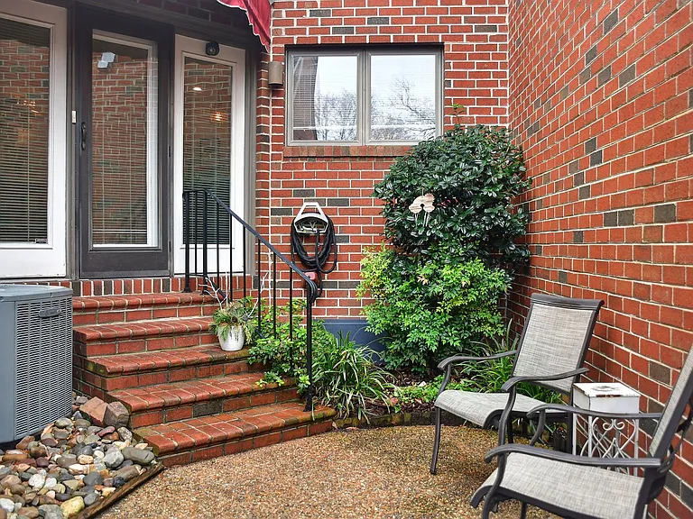 1301 Llewellyn Ave — Photo 19