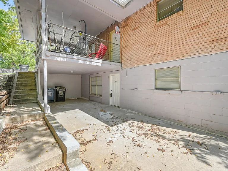 120 E Monterey St #116 — Photo 15