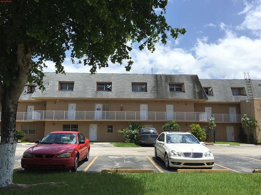 1st image of 310 NW 107th Ave APT 206