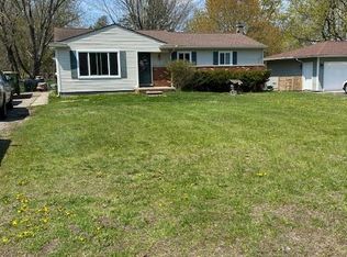 650 Hemingway Rd, Lake Orion, MI 48362