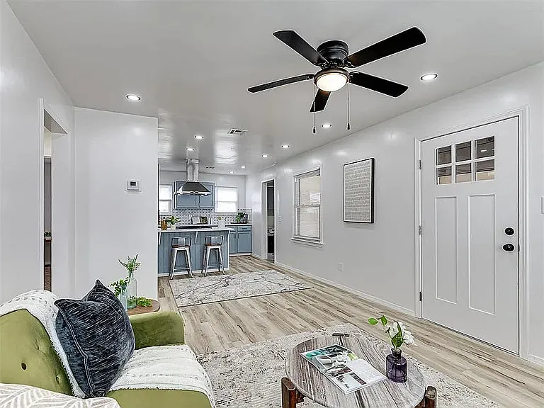 1208 Jet Dr — Photo 7