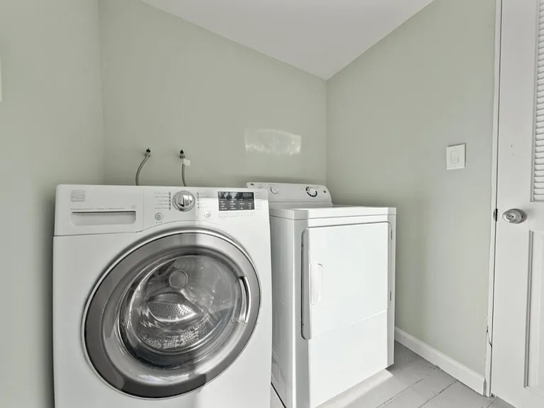 19046 Laurel Dr — Photo 9
