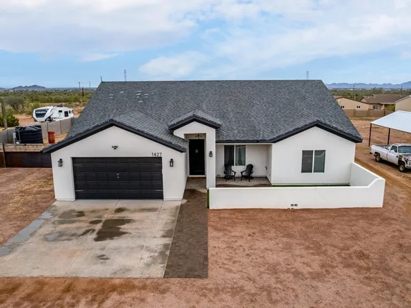 1427 E WHITELEY Street, Apache Junction, AZ 85119