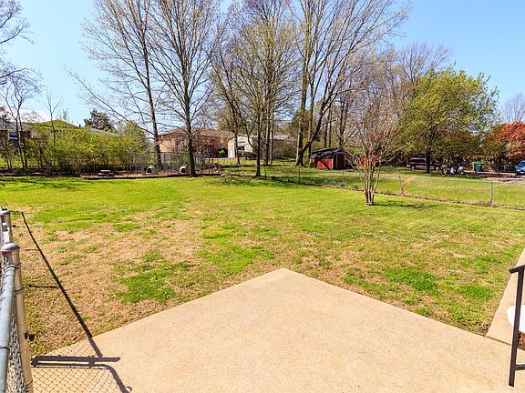 5th image of 1626 Edgewood Dr