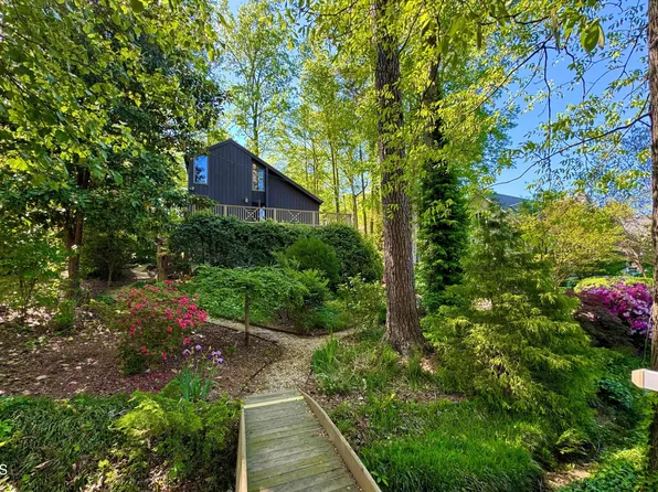 3341 Granville Dr, Raleigh, NC 27609