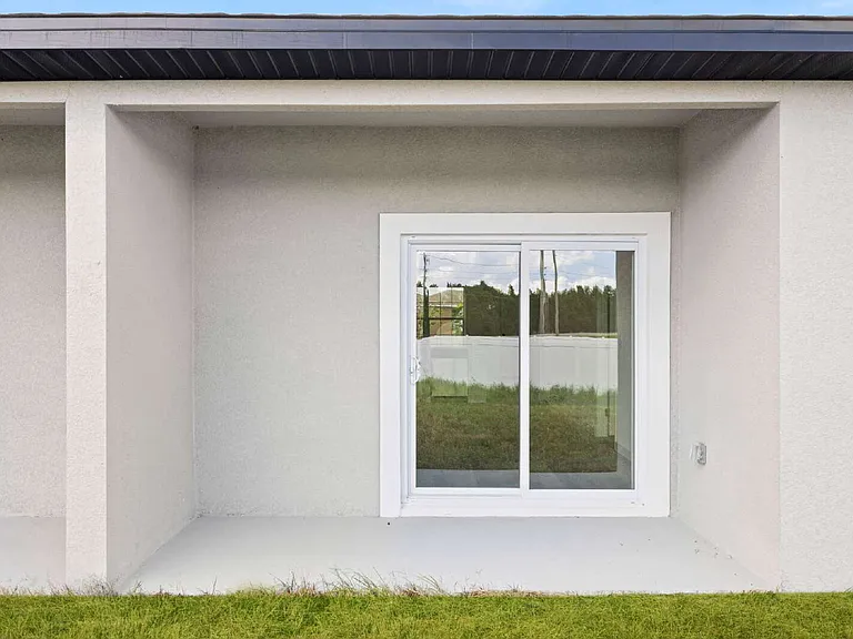 906 Fraser Dr — Photo 12