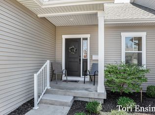 1026 Grosvenor Dr UNIT 27, Greenville, MI 48838