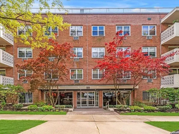 50 Hillpark Avenue #2K, Great Neck, NY 11021