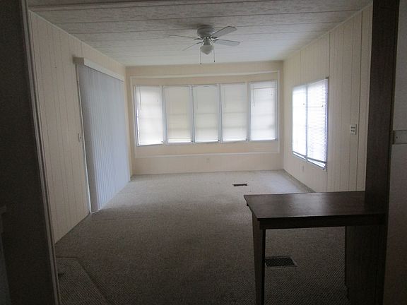 3rd image of 127 Poinsettia Dr