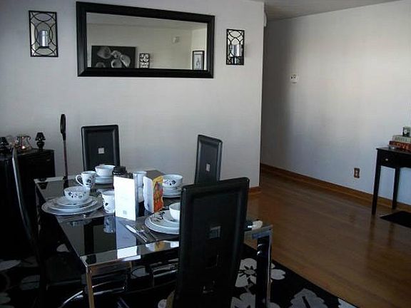 3rd image of 103 Laurie Ln