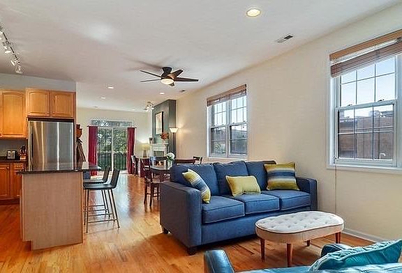 3rd image of 814 N Washtenaw Ave #2