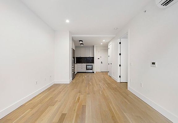 4th image of 250 Gold St #227
