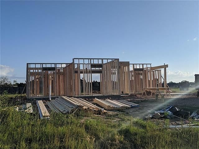2nd image of 18188 Gallatin Dr