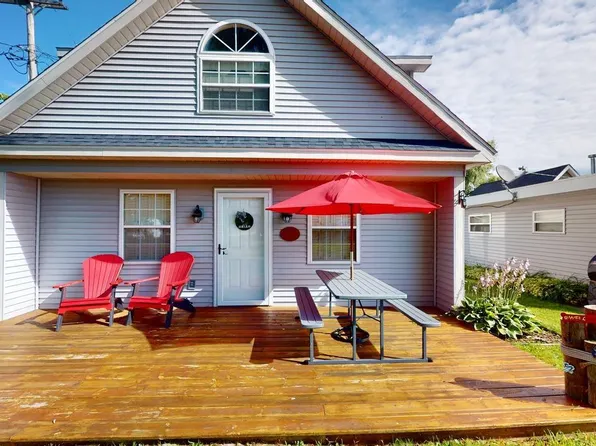 10222 W Shore Dr #5, Houghton Lake, MI 48629