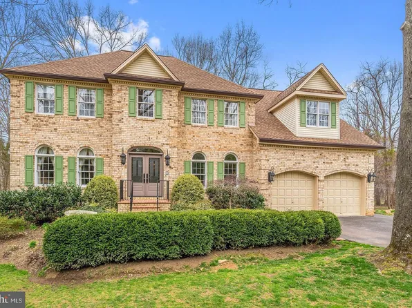 6886 Well House Dr, Warrenton, VA 20187