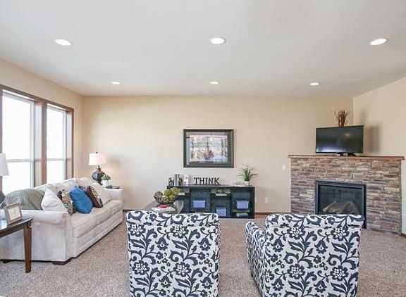 5th image of 827 11th Ave NE