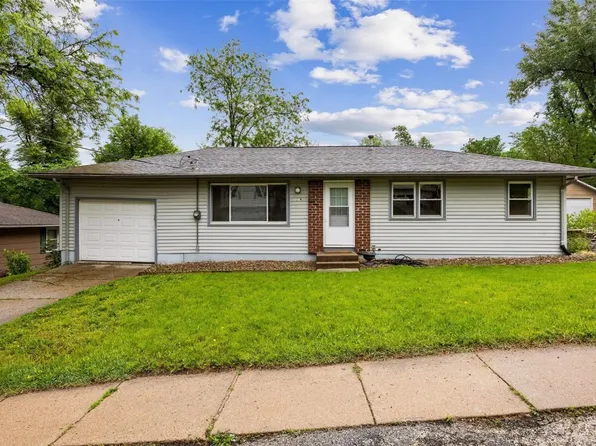 1349 Highwood Dr NW, Cedar Rapids, IA 52405