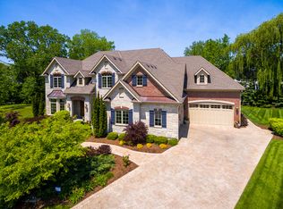 63 Mitchell Cir, Wheaton, IL 60189