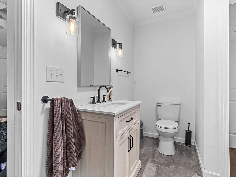 1020 W Matthews Ave — Photo 17