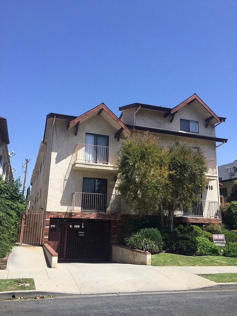 1816 Purdue Ave — Photo 2