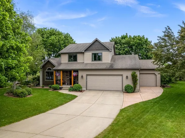 729 Parkway Drive, Mount Horeb, WI 53572