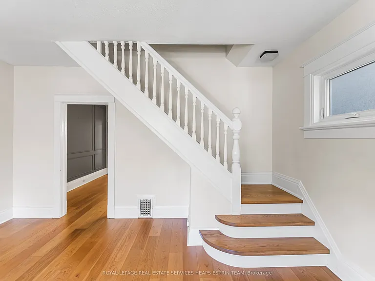 624 Pape Ave — Photo 16