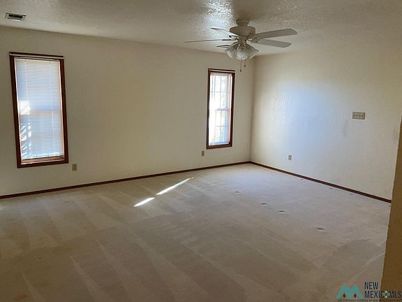 2nd image of 1012 E Chapman Rd