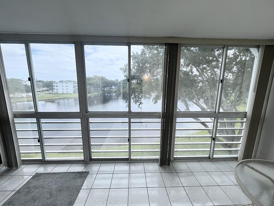 1st image of 4116 Cambridge E